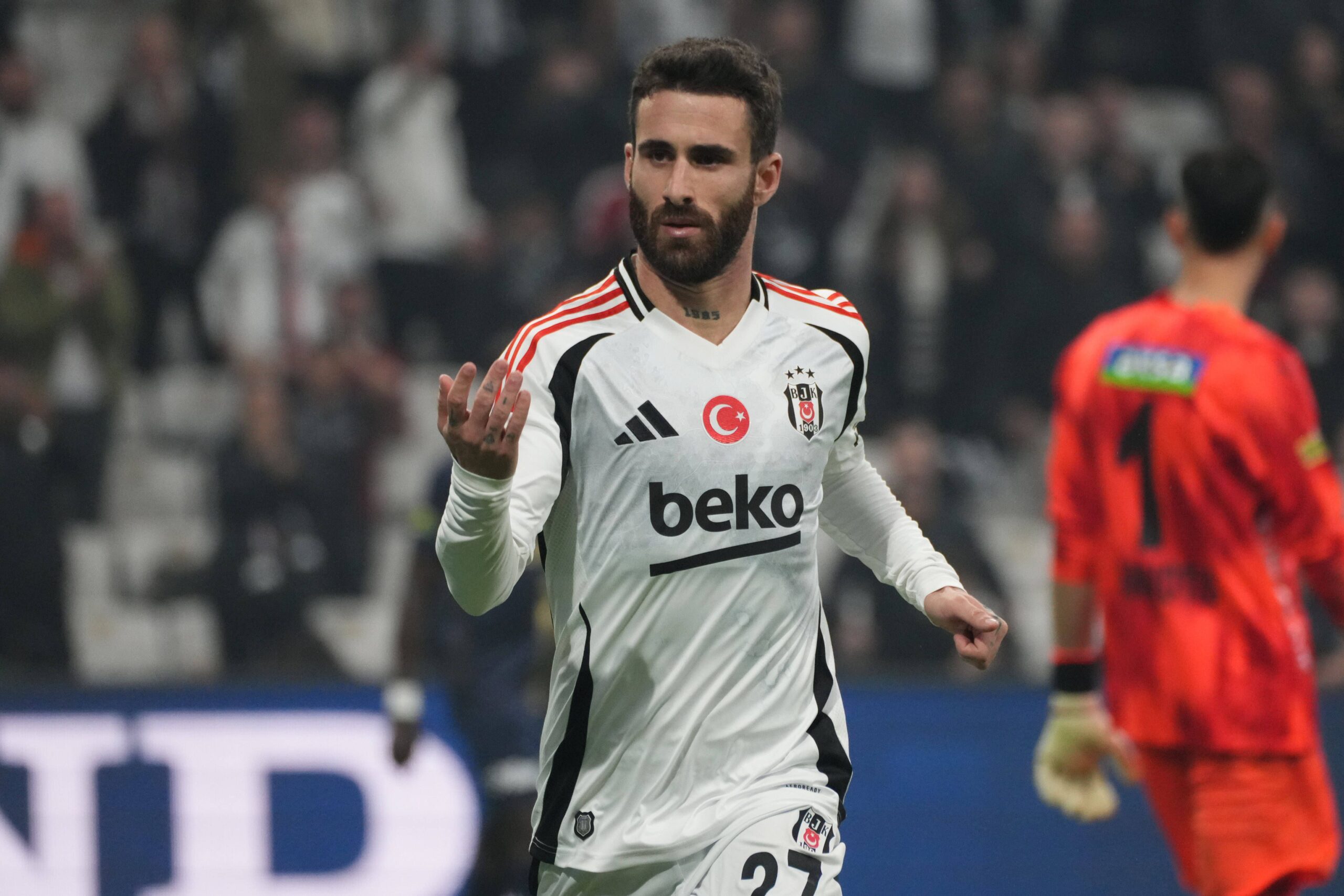 Rafa Silva ainda agora chegou ao Besiktas e já está a ser apontado à saída