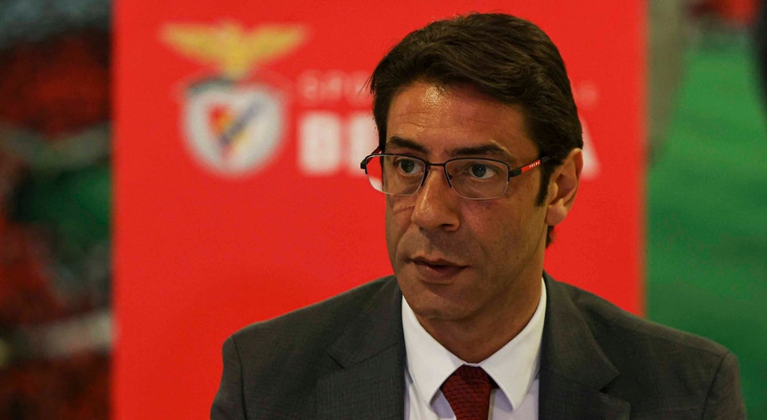 Benfica fecha novo treinador
