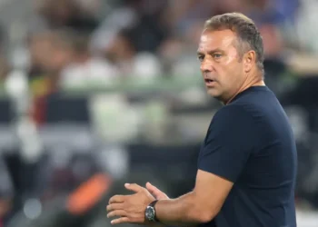 Hansi Flick bate o pé no Barcelona para contratar indispensável do Sporting