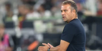 Hansi Flick bate o pé no Barcelona para contratar indispensável do Sporting