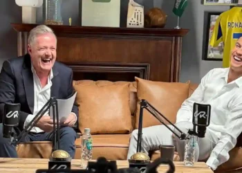 Piers Morgan e Cristiano Ronaldo explodem internet com anúncio polémico