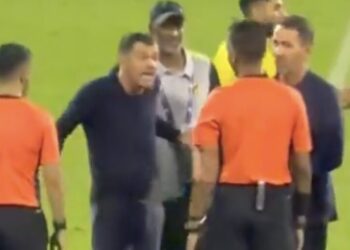(VÍDEO) Sérgio Conceição esteve a perder por 4-0, não conseguiu vencer e no final foi falar com o árbitro